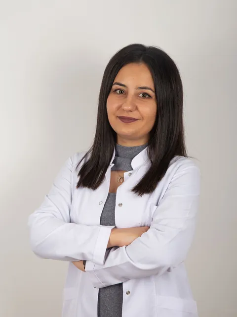 Porträt von Mira Lorenz, Physiotherapeutin, Demo-Foto